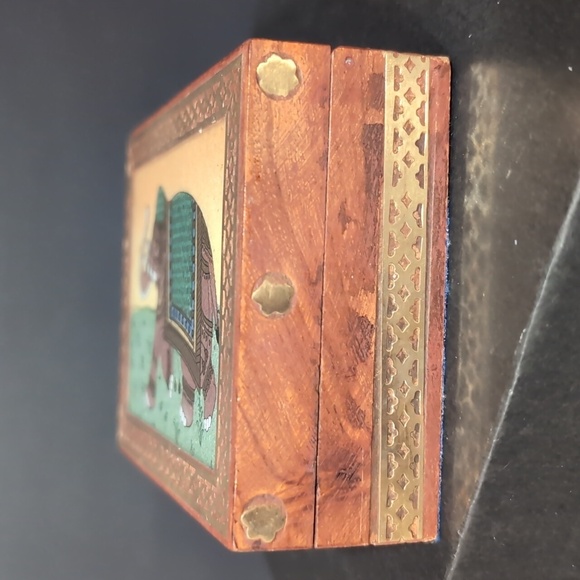Wooden/Brass Elephant Inlay Small Indian Style Trinket Box. - Picture 5 of 11